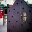 Aire de jeux King-Kong castle with slide et mur d'escalade.